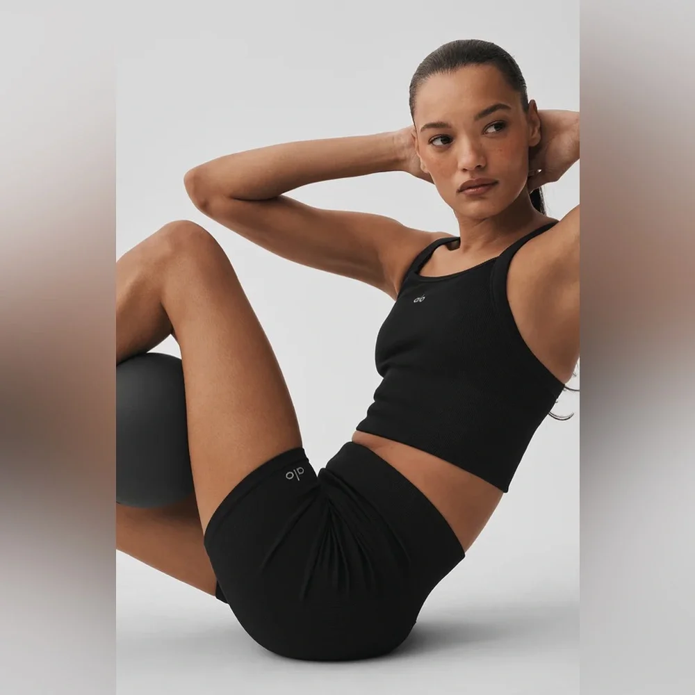 ALO YOGA | ✨NEW✨ Seamless Ribbed Favorite Short in Black